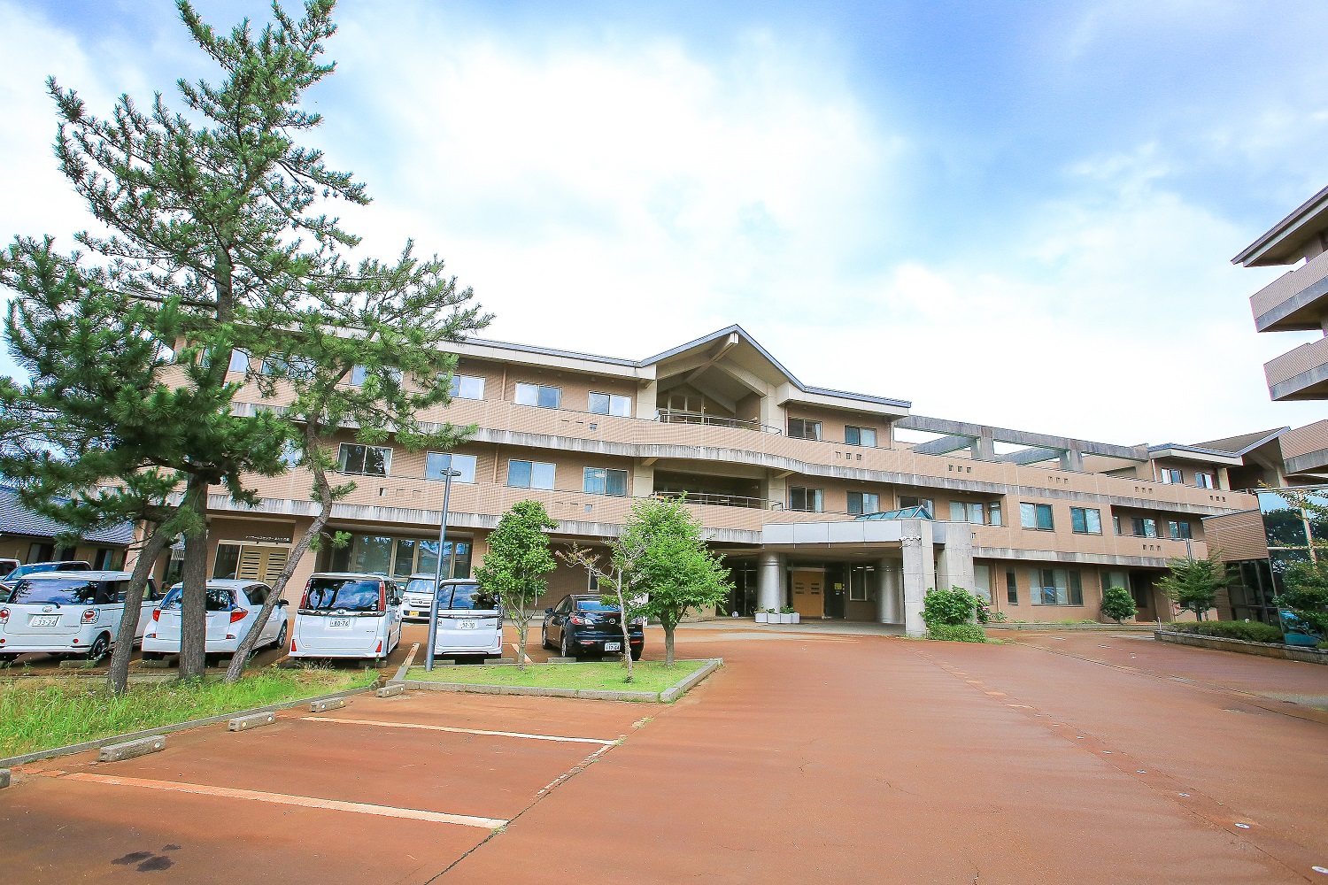 【介護職／小松市】　特別養護老人ホーム　あたかの郷（正社員）の画像1